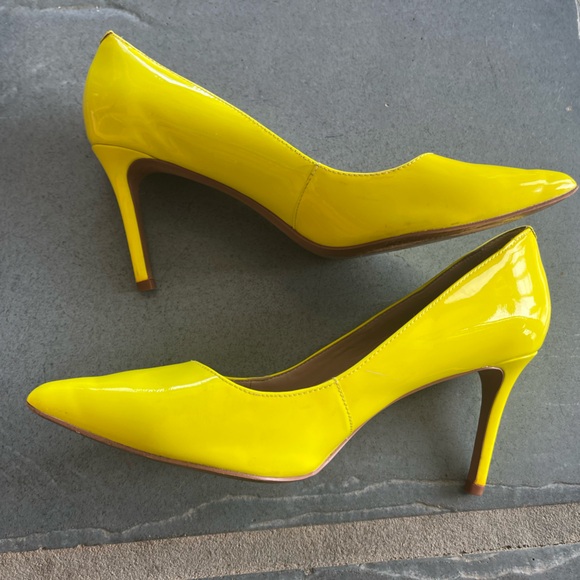 *SOLD* Neon yellow Pumps Heels Banana Republic Sz 8.5 - Picture 3 of 8
